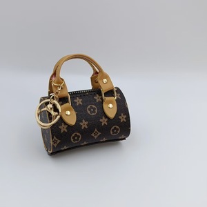 Nuovo Mini Portamonete Compatto con Ciondolo per <span class=keywords><strong>Borsa</strong></span>, Portachiavi e Accessorio per Chiavi Auto, con Fodera in Poliuretano, Collezione Estate 2027 - Product Image 4