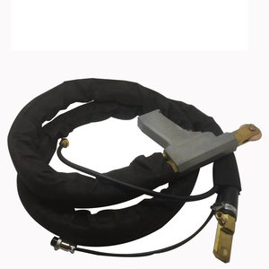 Pistolet à rouleaux mobile portatif refroidi à l'eau pour machines de soudage à froid, soudage de fils métalliques, de grilles métalliques et de tôles fines par soudage par recouvrement - Product Image 2