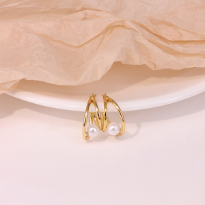 Pendientes de Aro ROXI, Pendientes de Perlas Pequeñas en Capas, Pendientes Delicados - Product Image 2