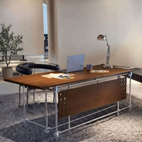 Bureau de style industriel vintage en bois massif avec pieds en acier inoxydable, idéal pour la maison, le bureau ou comme table d'étudiant.