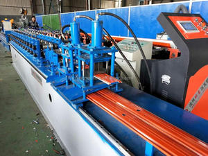 Machine hydraulique de formage à froid de feuille de couleur de panneau métallique de portes de volet roulant de <span class=keywords><strong>Garage</strong></span> - Product Image 5
