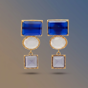 Boucles d'oreilles élégantes en topaze géométrique carrée plaquées or 14 carats avec des nuances bleues et blanches - Product Image 3