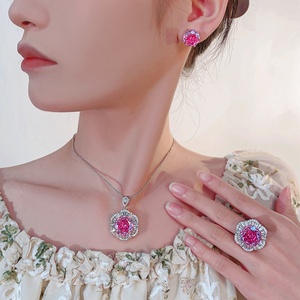Ensemble de bijoux en cuivre écologique de 16-12 mm avec zircone florale, collier, boucles d'oreilles et bague pour femme - Vente en gros - Product Image 6