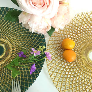 Assiettes de présentation K11 pour mariage, 33 cm (13 pouces), en verre, écologiques, classiques, avec bord festonné et dégradé de couleurs, transparentes - Product Image 5