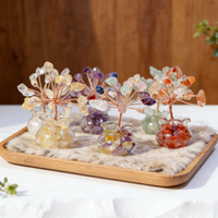 En gros, Arbre de la prospérité coloré fait main en cristal naturel poli et éclats de cristal brut, avec base en bouteille de verre, Arbre de la mode