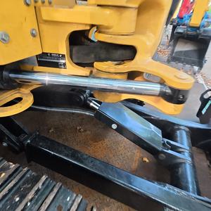 Fournisseur d'usine de haute qualité d'excavatrices hydrauliques sur chenilles Caterpillar CAT303 d'occasion de 3 tonnes pour usage agricole et domestique - Product Image 3