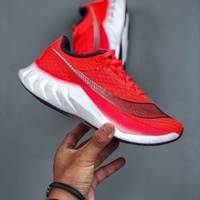 Chaussures de course à pied pour hommes Saucony Pro 4 Carbon Plate Fabric Marathon Training, confortables, résistantes à l'usure, pour la course longue distance.