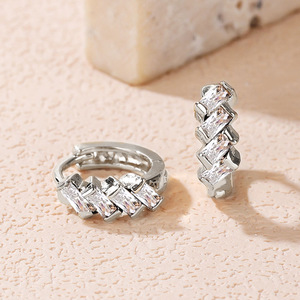 Pendientes de tuerca de moissanita VVS GRA de corte redondo con diseño de cola de pez de líneas simples, rellenos de oro de 14K, joyería de uso diario para mujer - Product Image 5