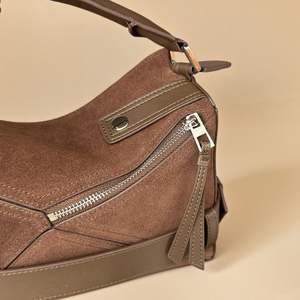 Bolso de Mano para Mujer 2025, de Alta Gama, Estilo Retro, de Gamuza, con Diseño Geométrico, Tipo Almohada, de Cuero - Product Image 4