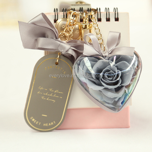 Portachiavi Artigianale di Tendenza 2026, Charm per Borsa, Regalo Ideale per la Festa della Mamma e San Valentino, Rosa Stabilizzata - Product Image 2
