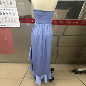 فستان ماكسي أزرق فاتح بدون حمالات مخصص للنساء مع كشكشة - Product Image 6