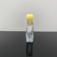 Vente en gros OEM/ODM – Flacons de parfum vides de luxe en verre transparent de 75 ml avec pulvérisateur et diffuseur à bâtonnets, impression sérigraphique, origine Guangdong
