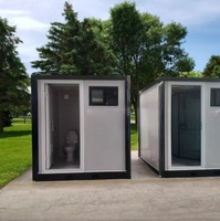 Toilettes portables en panneaux sandwich écologiques et durables au design moderne, préfabriquées pour le camping en plein air, avec installation facile