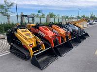 TOVISEN Compact Mini Skid Steer Loader dengan Mesin Diesel Kubota 25HP V1000 Skid Loader dengan Kapasitas Angkat Maksimum 1430 lb