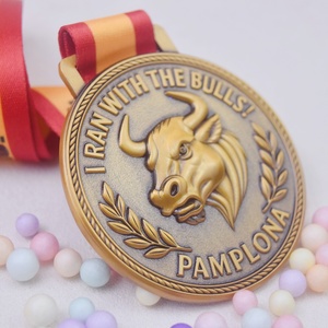 Medallas Conmemorativas 3D de Alta Calidad en Oro Antiguo para la Carrera de los Toros de <span class=keywords><strong>Pamplona</strong></span>, España, con Cinta - Product Image 4