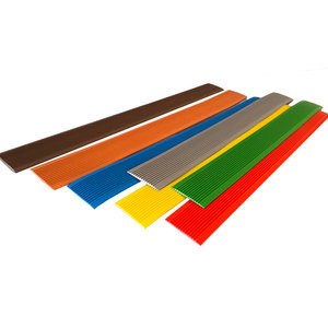 Profilé <span class=keywords><strong>d</strong></span>'<span class=keywords><strong>escalier</strong></span> en PVC antidérapant en forme de L, auto-adhésif, en <span class=keywords><strong>caoutchouc</strong></span>, <span class=keywords><strong>pour</strong></span> protection des marches et bordures - Product Image 1
