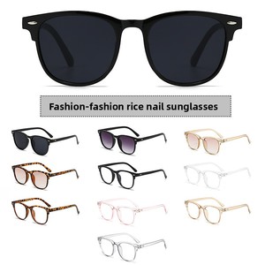 Nuovi Occhiali <span class=keywords><strong>da</strong></span> Sole alla Moda per Uomo e Donna, <span class=keywords><strong>Protezione</strong></span> <span class=keywords><strong>UV</strong></span>, Compatibili <span class=keywords><strong>con</strong></span> Montature per Occhiali <span class=keywords><strong>da</strong></span> <span class=keywords><strong>Vista</strong></span>, Occhiali <span class=keywords><strong>da</strong></span> Sole Trendy <span class=keywords><strong>con</strong></span> Dettagli a Chiodo - Product Image 3