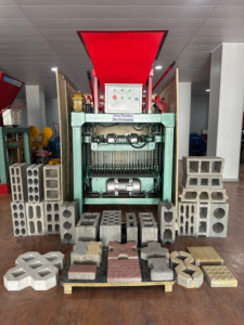 Hochwertige und Kostengünstige KX4-35B Automatische Zement-Pflasterstein-Formmaschine - Product Image 6