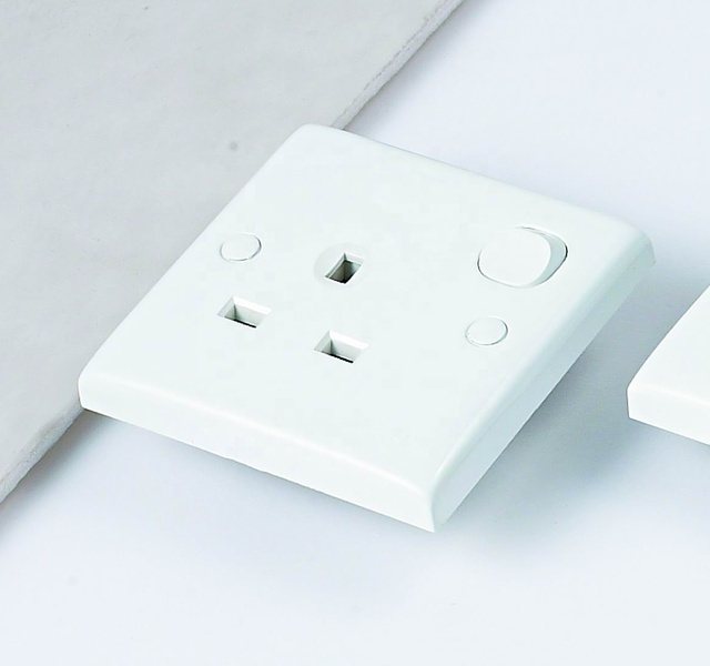 86x86mm BS/UK Standard 1 Gang Switch Socket 13A 110V-250V AC 3 Pin Electric Wall Switched Socket Outlet