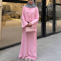 Ensemble chemise ample à col bateau et manches longues pour femmes musulmanes européennes et américaines, avec jupe trapèze taille haute et design nœud chinois – Vente en gros