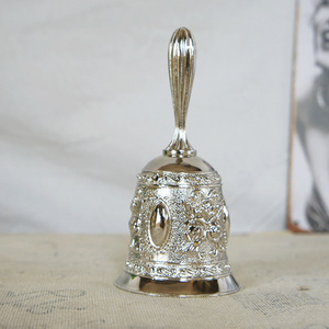 Campanas Metálicas Retro de Alta Calidad con Manivela para Bodas, Ceremonias de <span class=keywords><strong>Despedida</strong></span> y Decoración de Mesa, Venta al Por Mayor - Product Image 5