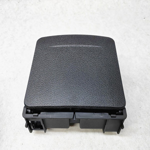 Portavasos trasero para coche, soporte para reposabrazos de plástico, color beige y negro, para Volkswagen Sagitar Golf 6 - Product Image 3