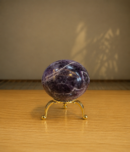 Sphère de cristal d'améthyste naturelle polie, boule de pierre précieuse violette, spécimen minéral décoratif pour la maison, le bureau, l'intérieur, ou comme cadeau - Product Image 3