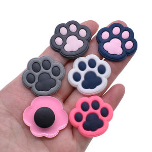 HY 2026 Novedad al por mayor: Adornos y accesorios <span class=keywords><strong>de</strong></span> PVC con diseño <span class=keywords><strong>de</strong></span> <span class=keywords><strong>huellas</strong></span> <span class=keywords><strong>de</strong></span> perro, coloridos y bonitos, <span class=keywords><strong>para</strong></span> <span class=keywords><strong>zapatos</strong></span> <span class=keywords><strong>de</strong></span> perro. - Product Image 4