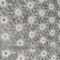 Carrelage mural et de sol en marbre blanc Thassos grec poli, motif mosaïque feuille et fleur, design moderne, pour usage en villa