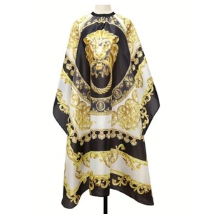 Vente en gros de cape de <span class=keywords><strong>barbier</strong></span> en polyester noir avec logo <span class=keywords><strong>personnalisé</strong></span> cape de salon <span class=keywords><strong>tablier</strong></span> de coiffure - Product Image 6
