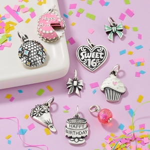Ciondoli Smaltati a Tema <span class=keywords><strong>Compleanno</strong></span> per Braccialetti Fai da Te - Ciondoli <span class=keywords><strong>Torta</strong></span>, Cupcake e Fiocco per Creazione Gioielli - Buon <span class=keywords><strong>Compleanno</strong></span> - Product Image 1