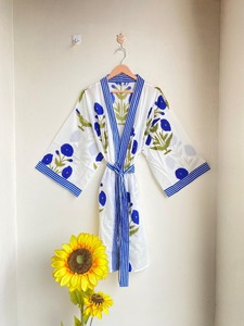 Bata Kimono India Hecha a Mano de Algodón Orgánico Transpirable y Suave con Cuello en V, Manga 3/4 y Cinturón, para Playa, Dama de Honor, Ropa de Dormir, Elegante - Product Image 2