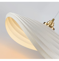 Nouvelle Suspension Moderne de Designer, Luminaire Suspendu Nordique Blanc, Lustre pour Comptoir de Cuisine en Résine