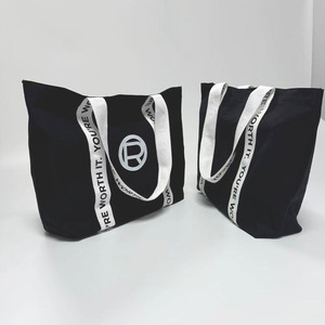 Sac en toile de coton noir, écologique, avec logo imprimé en sérigraphie, sac à bandoulière de créateur, sac de shopping en coton pour femmes, usage quotidien - Product Image 2