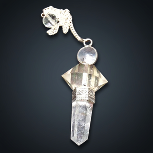 คริสตัลเพนดูลัม โซ่เงิน หินควอตซ์ใส แกะสลัก แบรนด์ Rozrincrystals.com ผลิตที่กูร์การัต สำหรับงานศิลปะฮวงจุ้ย ของสะสม - Product Image 2