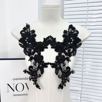 Nouvelle robe chemise en tissu brodé de perles et de sequins floraux avec décoration de patch floral en V et accessoires