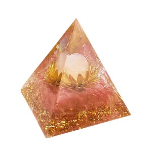 Pyramide en époxy cristal motif pastèque rose, décoration Feng Shui pour bureau, ornement de salon, emballage individuel - Product Image 5