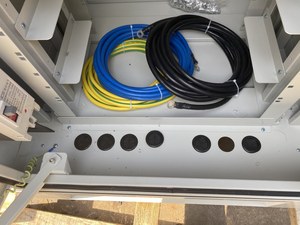 Armoire réseau extérieure double paroi 2,1 m personnalisée 42U pour télécommunications, modèle LA-S, à poser au sol - Product Image 6