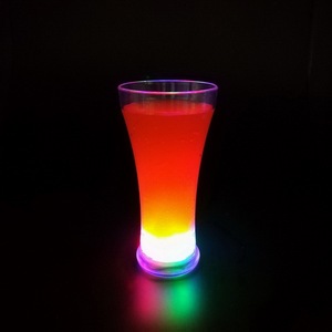 Gran oferta de fábrica, taza Pilsen clásica ecológica, taza de jugo de plástico intermitente LED, tazas de té y platillos - Product Image 5