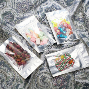Sachets Doypack en Mylar argenté PET/CPP pour chewing-gum et aliments pour animaux de compagnie, personnalisables et refermables avec fermeture Ziplock - Product Image 3