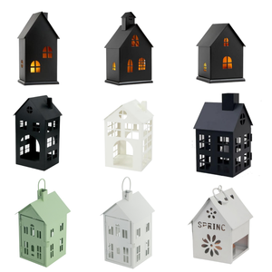 Lanterne de maison en métal noir style nordique/scandinave, décor en poudre métallisée, porte-bougie personnalisé, maisons de village en métal noir - Product Image 1