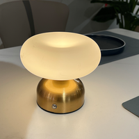 Lampe de table LED nordique rechargeable 2026 de luxe sans fil, petite lampe de bureau à intensité variable au toucher pour restaurant et bar
