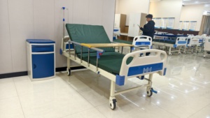 Lit <span class=keywords><strong>médical</strong></span> manuel HOCHEY MEDICAL, économique, réglable, équipement hospitalier, lit patient à commande monomanuelle, fonction simple. - Product Image 4