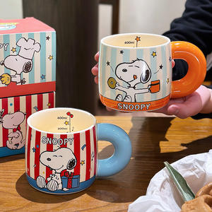 Taza de Cerámica Snoopy Zuo Mu, Gran Capacidad, Diseño a Rayas, Pintada a Mano, con Asa, Regalo para Parejas - Product Image 4
