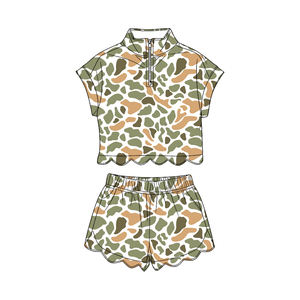 GSSO3568 Conjunto de Ropa Infantil Personalizado para Niña, Diseño de Camuflaje Naranja y Verde, Manga Corta, Corte Ondulado, Venta al Por Mayor - Product Image 1