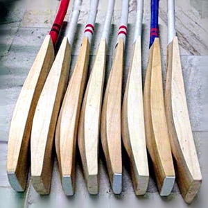 Batte de cricket en saule anglais personnalisable et écologique, coutures traditionnelles cousues à la main, ambidextre, épaisseur 38 mm, poids 2,8 lb - Product Image 1
