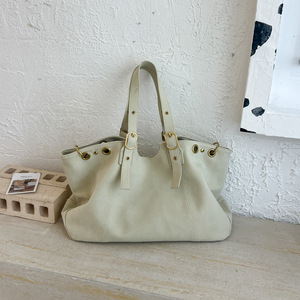 Wildleder-Tragetasche mit Ösen für Damen, neue trendige modische Schultertasche mit großem Fassungsvermögen, vielseitige und stilvolle Nieten-Biker-Handtasche - Product Image 3