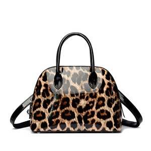 Sac à main de haute qualité en PU durable avec motif géométrique, décoration à rivets, bandoulière et fonction antivol pour usage quotidien - Product Image 2