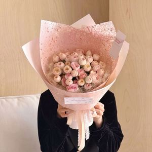 Papier d'emballage floral avec pétales réels pressés, emballage de bouquet de fleurs, emballage cadeau romantique, fournitures en gros - Product Image 1