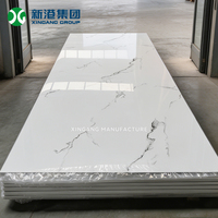 Panneau mural en PVC marbré brillant et flexible 4x8 pieds, revêtement UV, design géométrique moderne, résistant à l'humidité et insonorisant pour hôtel